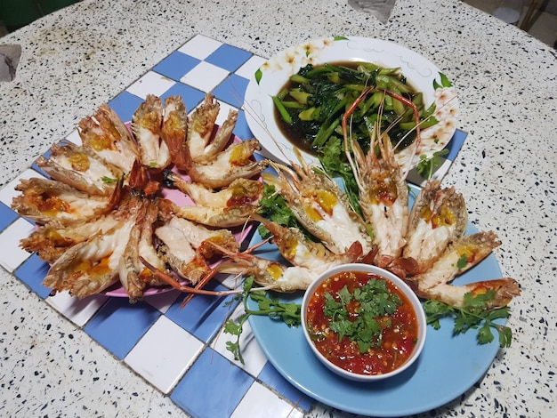 Photo high angle view of meal served on table