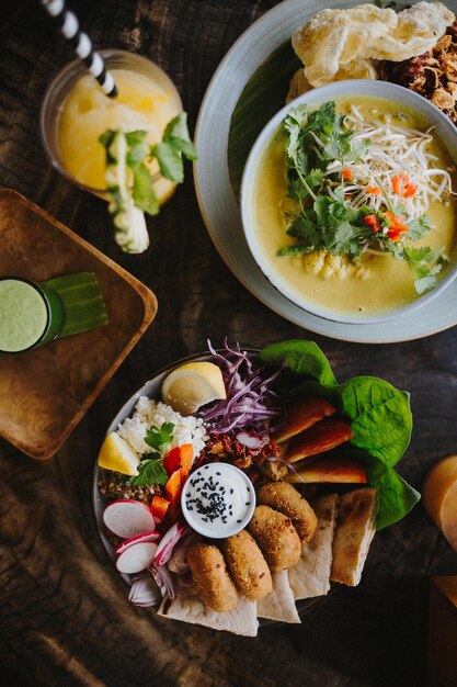 Photo high angle view of meal served on table