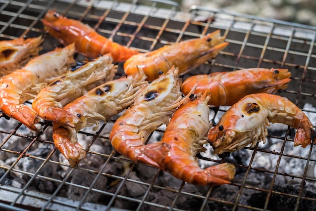 Photo high angle view of meat on barbecue grill