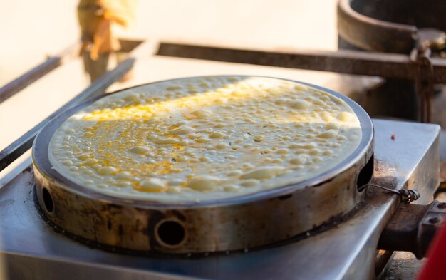 Foto vista ad alta angolazione della carne nella padella