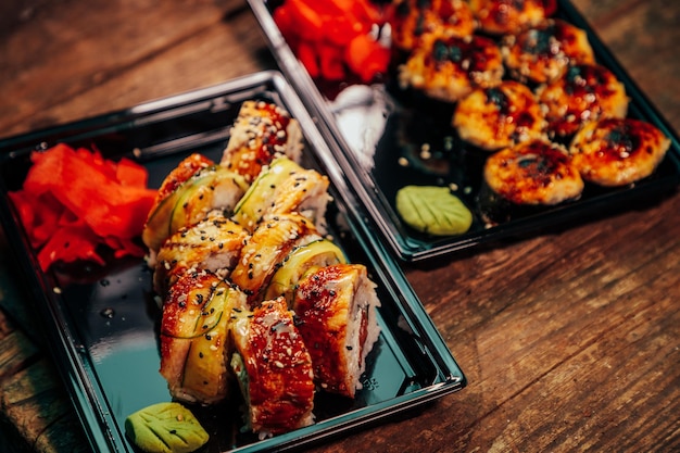 Photo high angle view of meat in plate on table