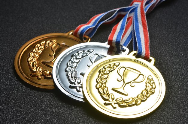 Photo high angle view of medal on table