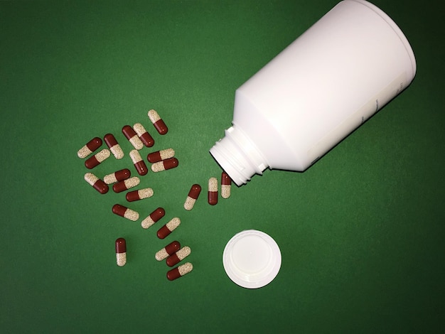 Photo high angle view of medicines on green background