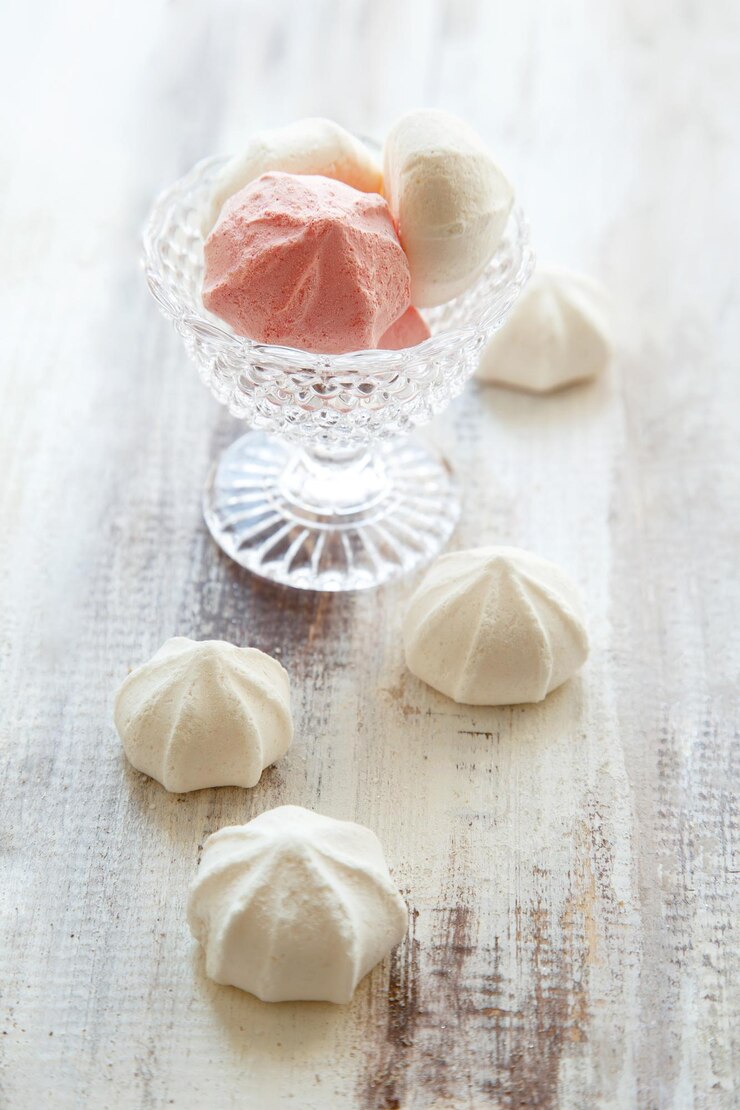 Photo high angle view of meringue on table