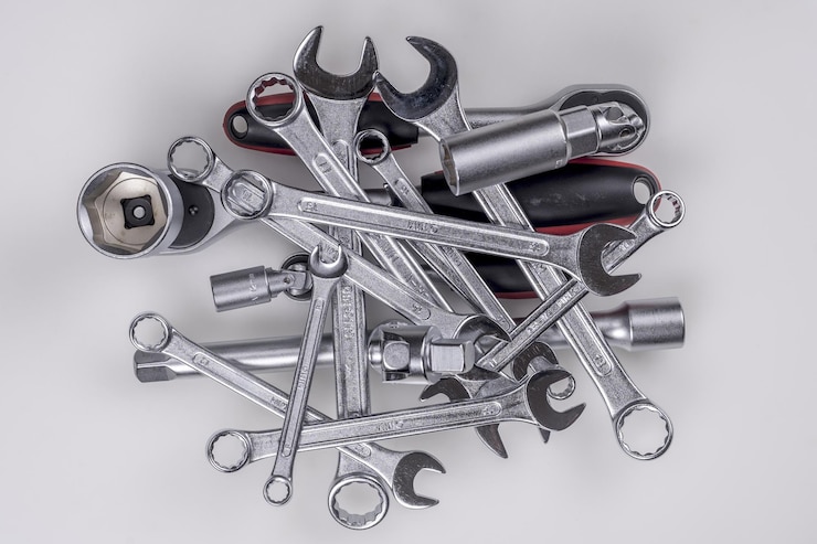 Photo high angle view of metal equipment against white background