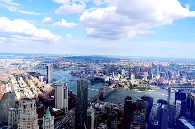 Foto vista ad alta angolazione degli edifici moderni della città contro il cielo