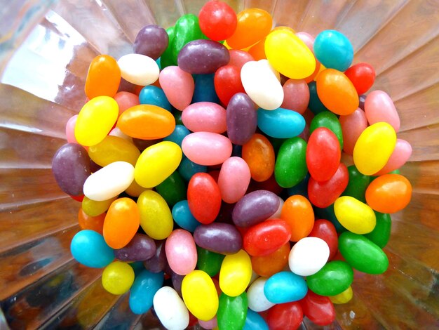 Photo high angle view of multi colored candies on table