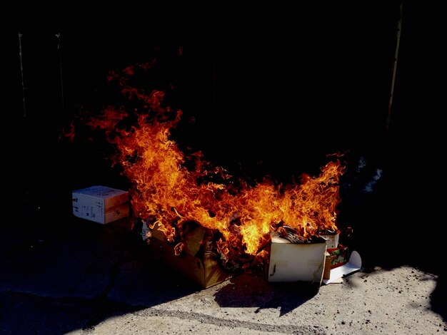 Photo high angle view of objects burning on footpath