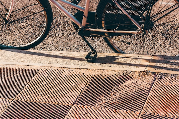 写真 道路上の自転車の高角度のビュー