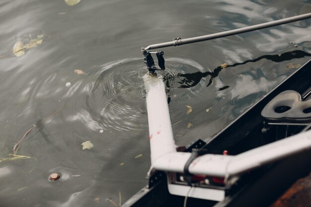 写真 湖のボートの高角度の景色