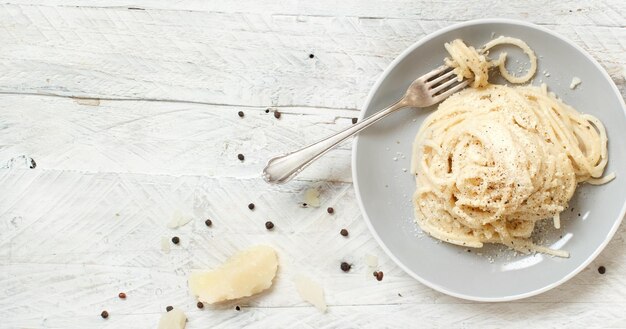 写真 テーブルの上の朝食の高角度のビュー