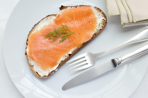 사진 접시 에서 제공 되는 아침 식사 의 높은 각도 의 시각