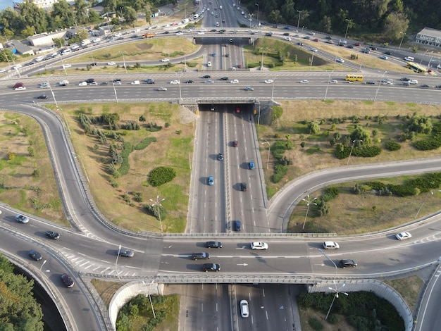 写真 高速道路上の橋の高角度の景色