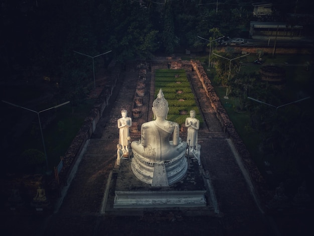 写真 仏像の高角度の眺め