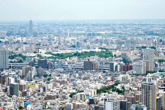 写真 空に向かって都市の建物の高角度のビュー