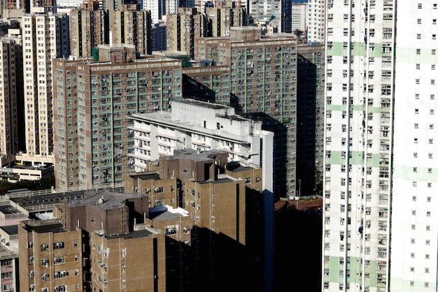 Фото Высокоугольный вид зданий в городе