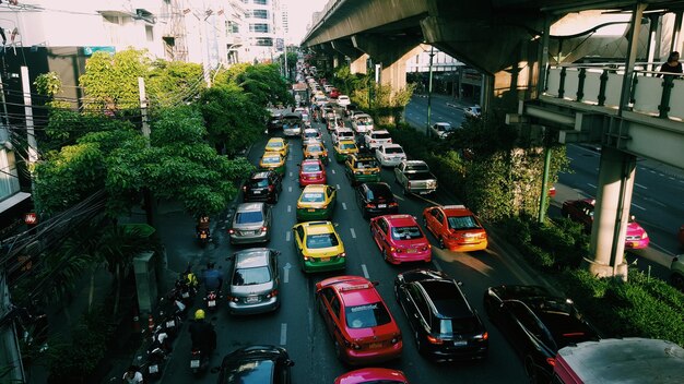 写真 都市の道路上の車の高角度のビュー