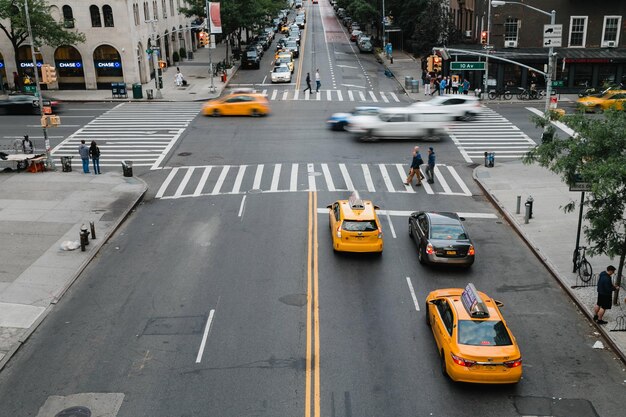 写真 都市の道路上の車の高角度のビュー