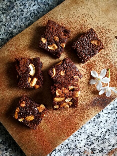 写真 チョコレートケーキの高角度のビュー