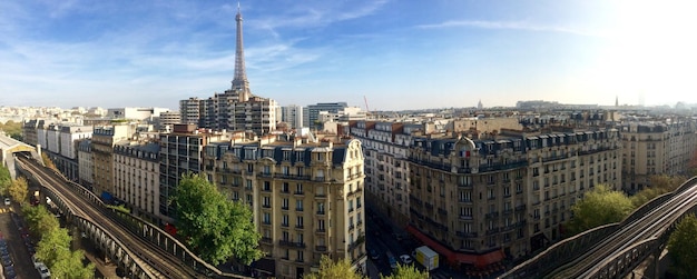 写真 空に照らされた都市景色の高角度の景色