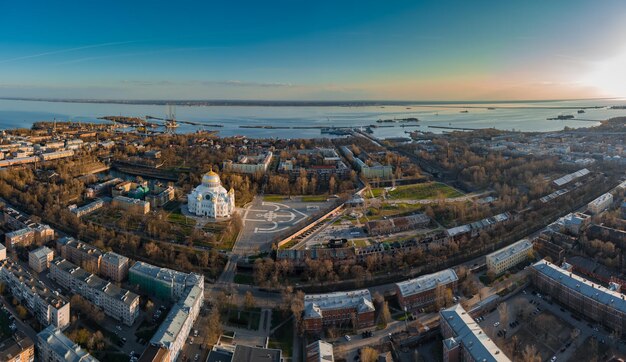 Фото Высокоугольный вид городского пейзажа