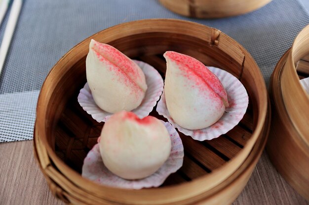 사진 테이블 위의 dimsum의 높은 각도 시각