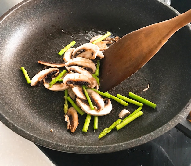 写真 鍋の中の食料の高角度の視点