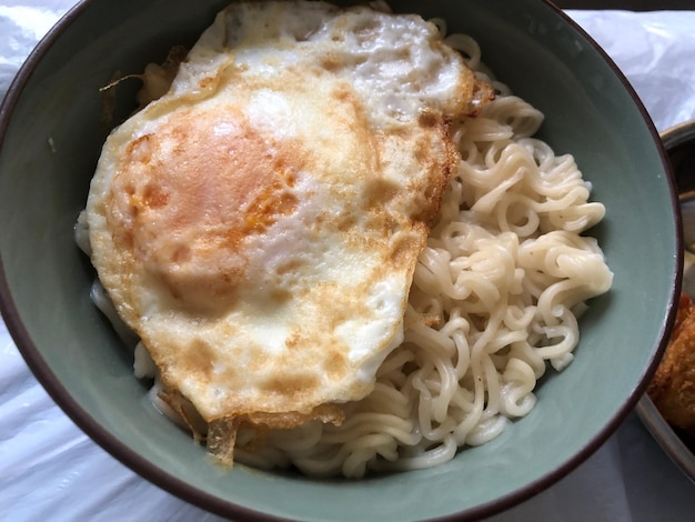 写真 皿の中の食料の高角度の視点