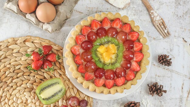 写真 テーブルの上の食料の高角度のビュー