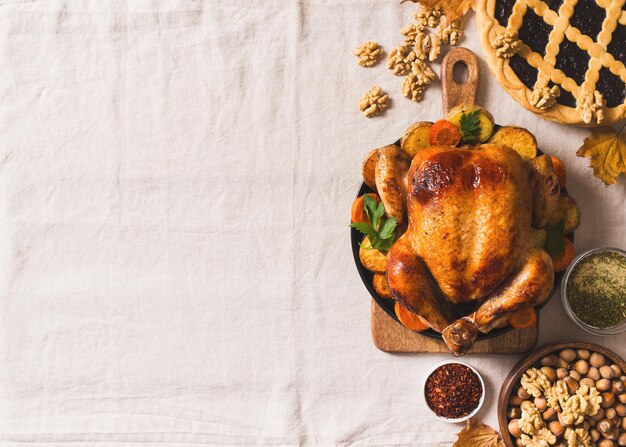 写真 テーブルの上の食料の高角度のビュー