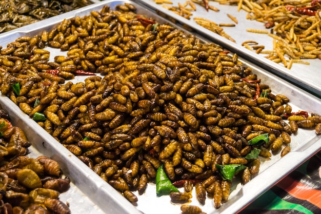 写真 テーブルの上の食料の高角度のビュー