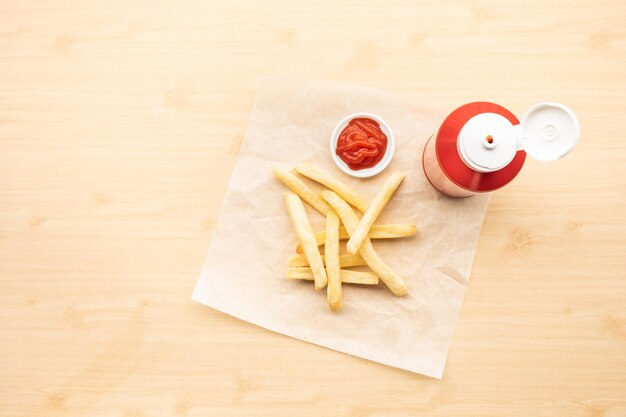 写真 テーブルの上の食料の高角度のビュー