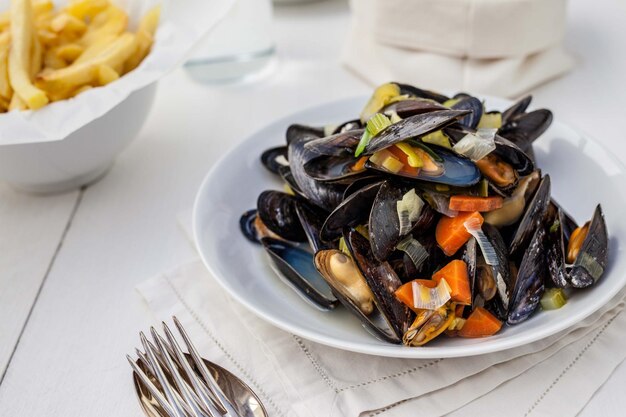 写真 テーブルの上の食料の高角度のビュー