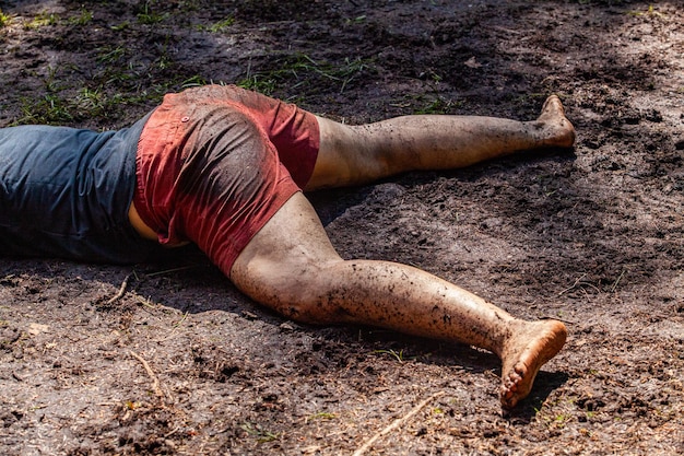 写真 フィールドに横たわっている高角度のビュー