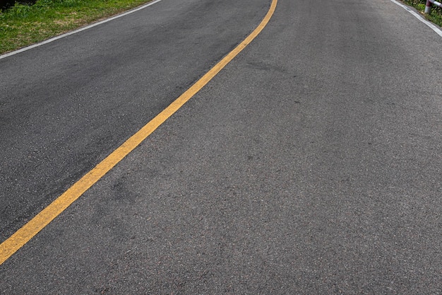 写真 道路上の標識の高角度の視界