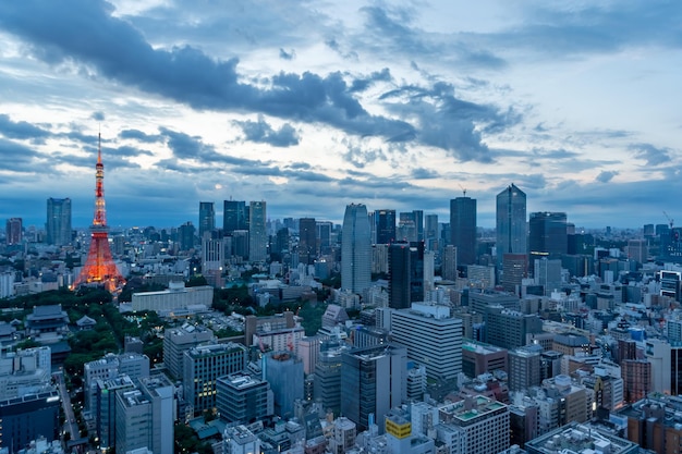 写真 空に照らして都市の近代的な建物の高角度の景色