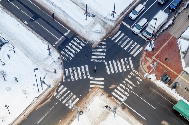 写真 都市の道路交差点の高角度の景色