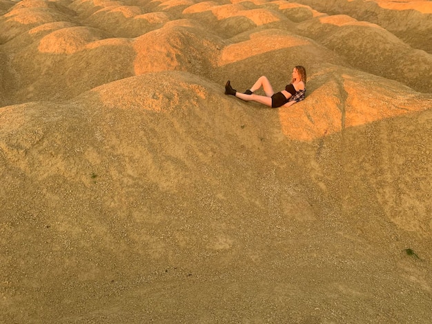 Фото Высокоугольный вид песка в пустыне