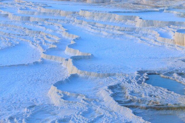 写真 雪で覆われた土地の高角度の景色