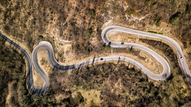 写真 道路上の車両の高角度の視界