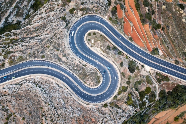 写真 道路上の車両の高角度の視界