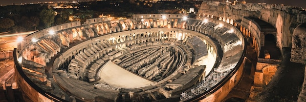 Foto vista ad alta angolazione del vecchio anfiteatro