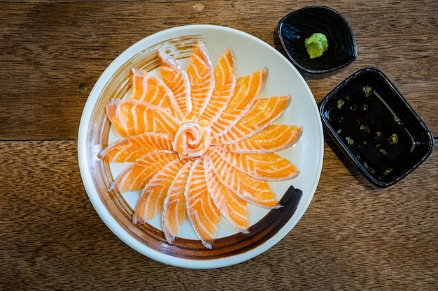 Photo high angle view of orange fruits on table