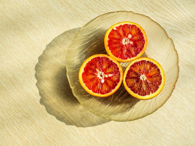 Photo high angle view of orange slices on table