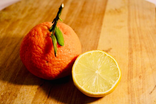 Photo high angle view of orange on table