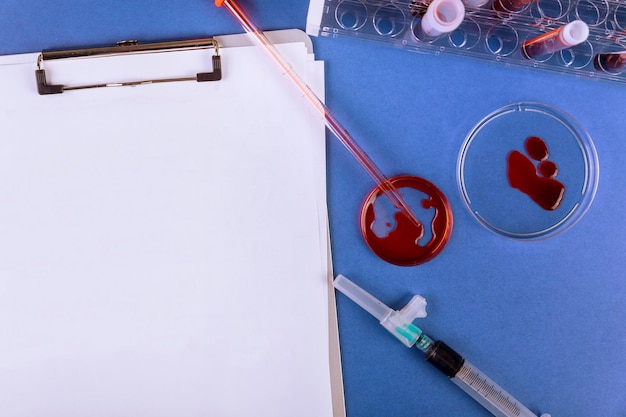 Photo high angle view of paint on table