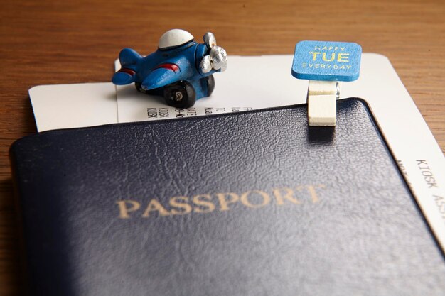 Photo high angle view of passport and ticket with model airplane on table