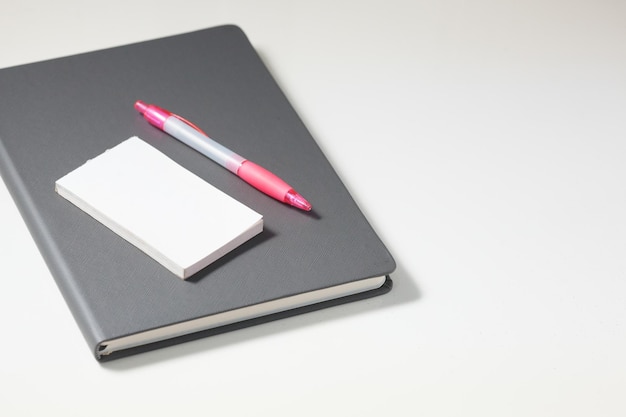 Photo high angle view of pen on table against white background