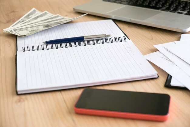 Photo high angle view of pen on table