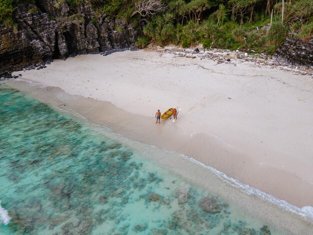 Photo high angle view of people on beach